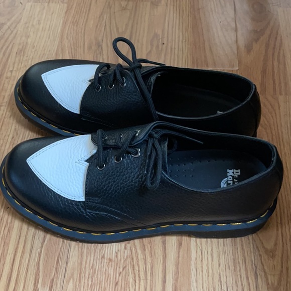 Black and White Heart Dr. Martens - Picture 4 of 5
